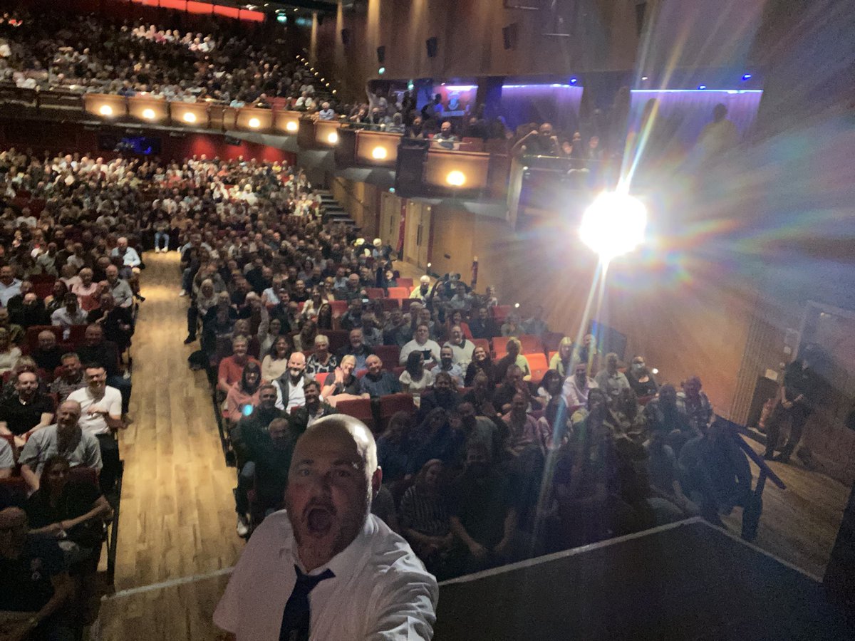 almurray's tweet photo. SOUTHEND on a Friday! Totally bananas! Thanks Ellis! https://t.co/n1jAq65ZKN