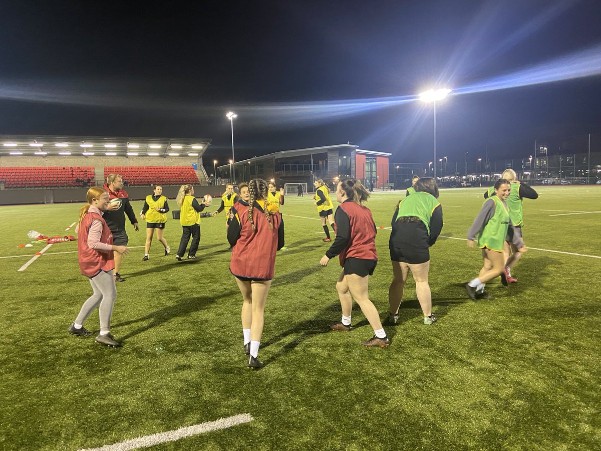 martyncooke19's tweet photo. Good to see lots of girls at the WRU Skills Development session  @CSEYstradMynach this evening. Great to see @CerysRhiannon coaching the U18’s 👏🏻 #RoleModel #Skills #Development @WRU_Community @DRA_Community https://t.co/Mc0r6ONJT8