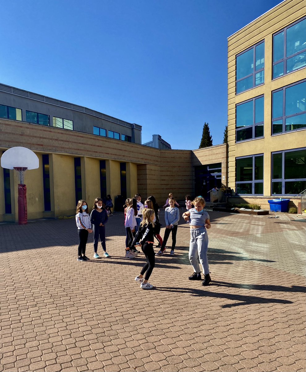 CuriousChestnut's tweet photo. OPAL is my favourite time of day! Play on! @OPALOutdoorplay @ASW_Warsaw #getoutside #playtypes #dancebattle #learningthroughplay https://t.co/QvgTsrgbQJ