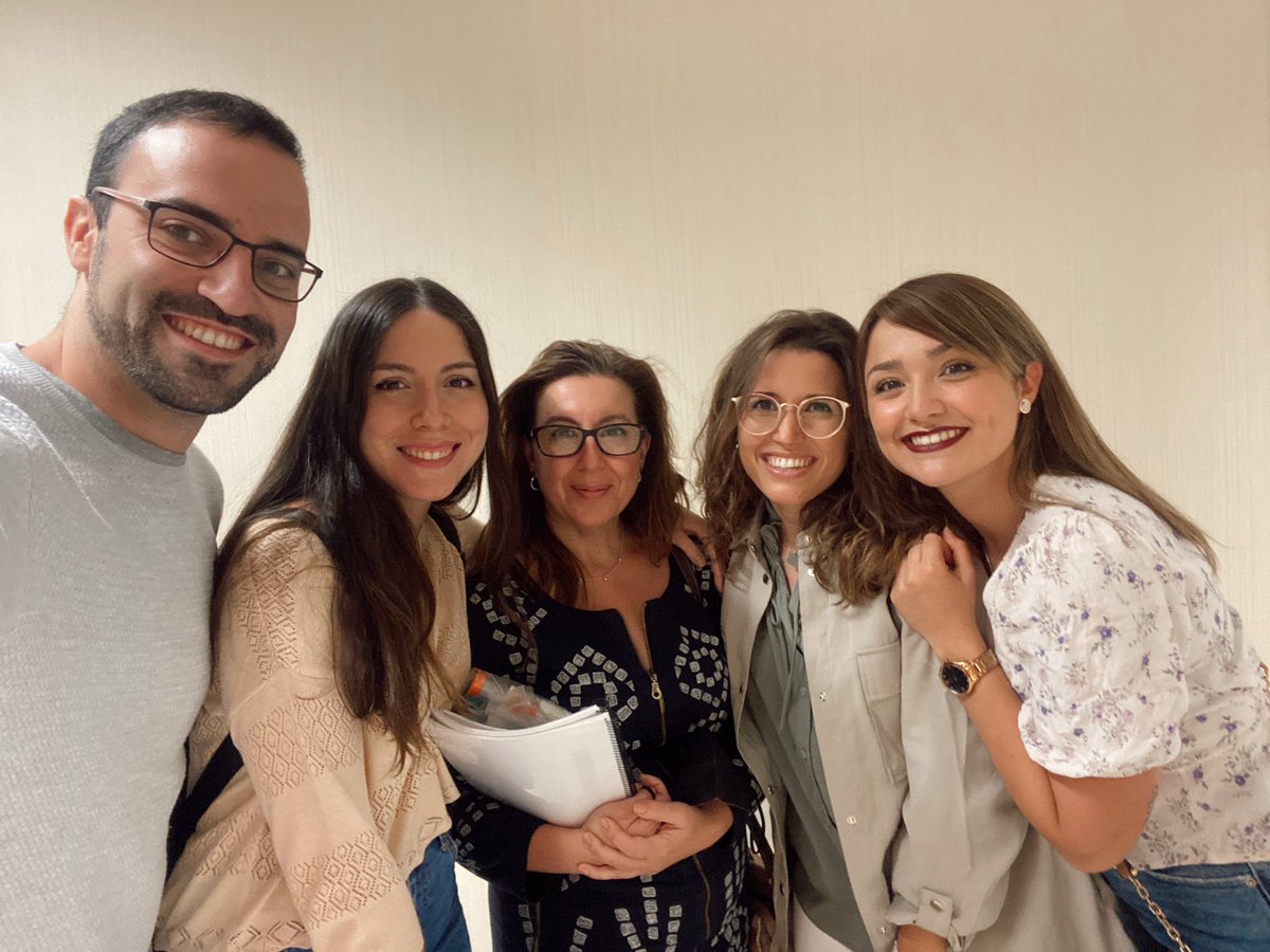 KimLV6's tweet photo. Hoy esta enfermera maravillosa nos ha llevado de visita a su colegio y nos ha hecho una sesión sobre la importancia de la #EnfermeríaEscolar #Enfermería #EnfermeríaEspecialista #EIR #EnfermeraPediátrica #CHUT https://t.co/7mEQLqsvGD
