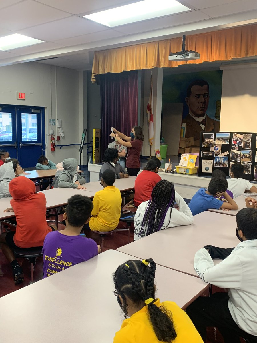 BTW_HCPS's tweet photo. Thank you @MadisonMSTampa for sharing information about your STEM program! We appreciate your enthusiasm! 💛🐝💜 #BelieveInYourself https://t.co/K6olAx9yOT