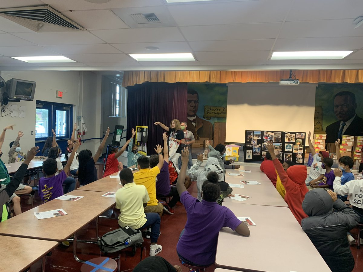 BTW_HCPS's tweet photo. Thank you @MadisonMSTampa for sharing information about your STEM program! We appreciate your enthusiasm! 💛🐝💜 #BelieveInYourself https://t.co/K6olAx9yOT