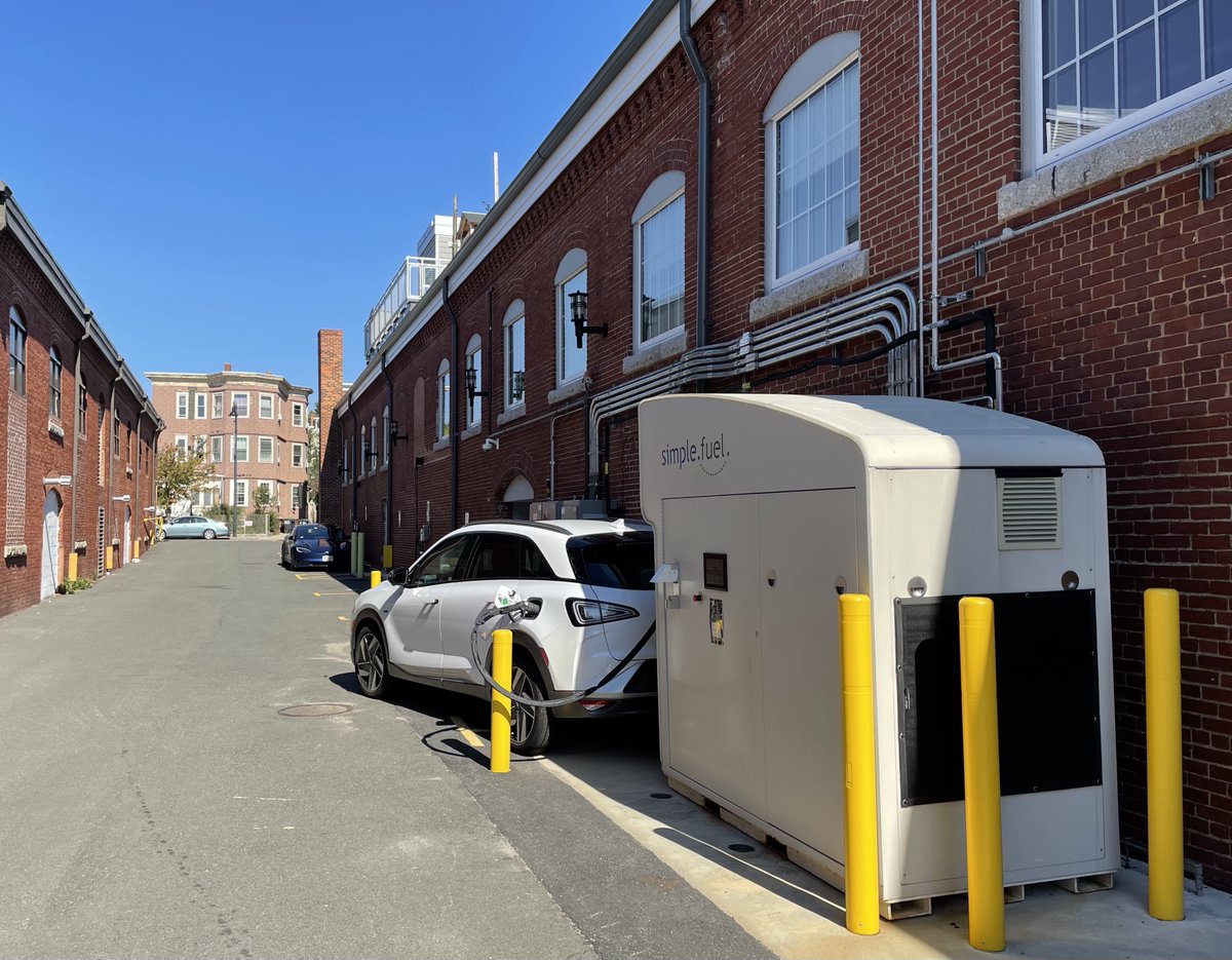 Celebrating #NationalHydrogenDay by continuing to enable clean mobility infrastructure right here in MA at <a href="/GreentownLabs/">Greentown Labs</a>! #HydrogenNow #GreenHydrogen #HyundaiNexo <a href="/PDCMachines/">PDC Machines</a> <a href="/MassCEC/">Massachusetts Clean Energy Center</a> #SimpleFuel #EnablingCleanMobility