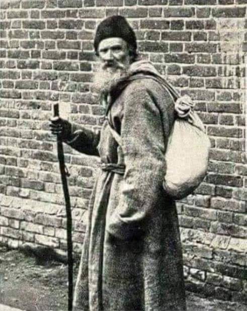 Bir tren garında donarak ölen, Dünya Edebiyatının en önemli isimlerinden Tolstoy'un bilinen son fotoğrafı.