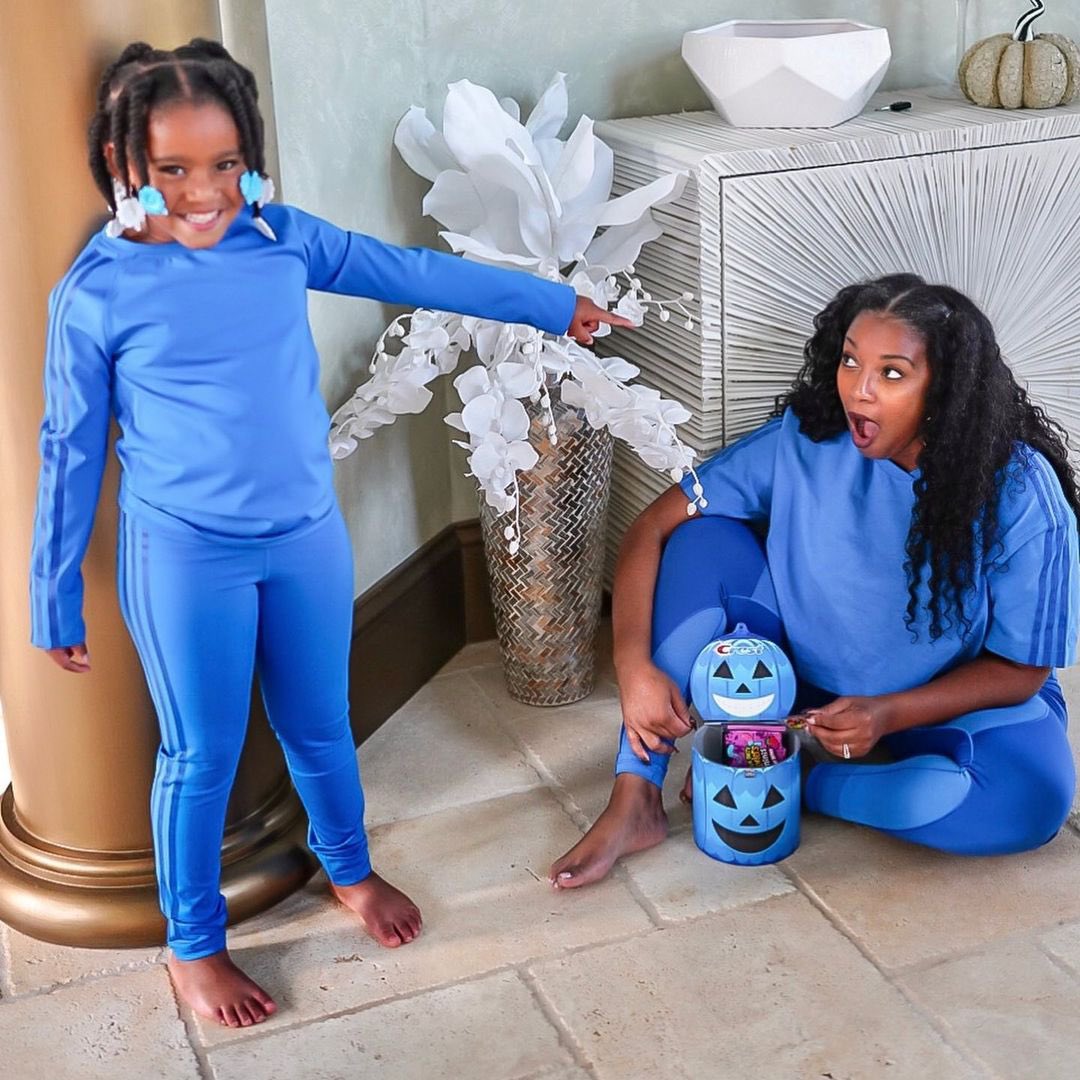 Crest's tweet image. Have you entered the Crest #BringOnTheCandy Safe Giveaway yet? To enter, post on your Instagram in-feed why you 💙us & why you want the #BringOnTheCandy safe. Use #BringOnTheCandy, #sweepstakes & tag @Crest for a chance to win. 🎃 Rules spr.ly/6010JHlt0 📷 @HerLifeSparkles