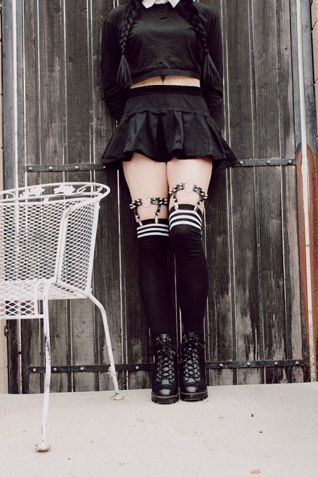 It is getting dark in this little heart of mine.🖤💀 https://t.co/wQhEQNKOxB