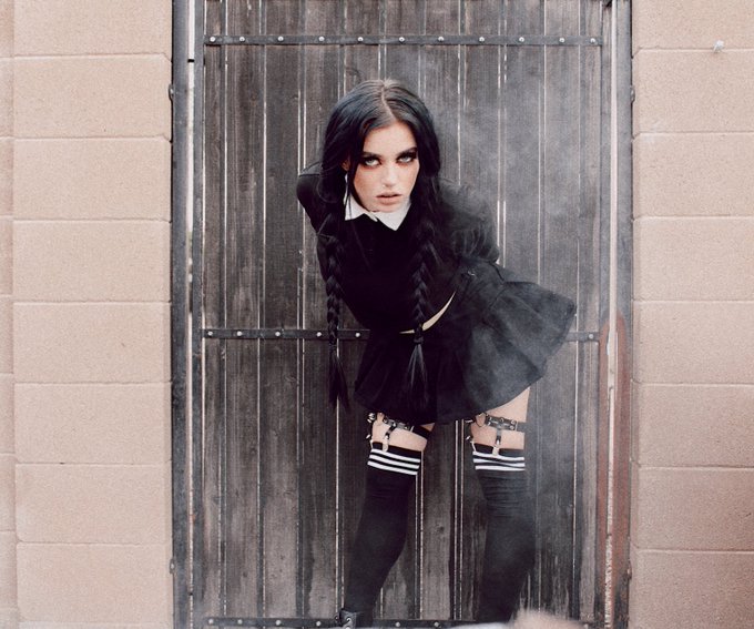 It is getting dark in this little heart of mine.🖤💀 https://t.co/wQhEQNKOxB