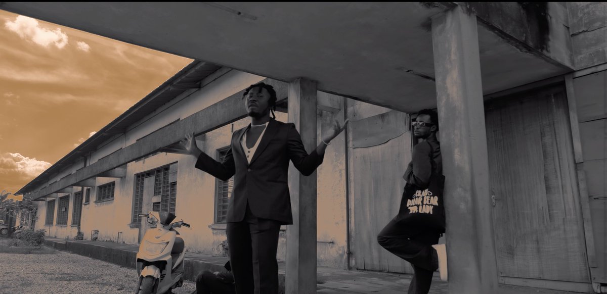 Amerado_Burner's tweet photo. #SikaBesu video out now!!

https://t.co/joFrR6zHom https://t.co/juMV1TFwXQ