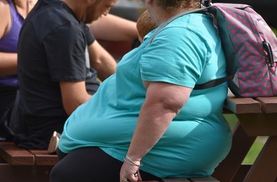 mbga_uk's tweet photo. Estimated that overweight & obesity related conditions across the UK are costing the NHS Β£6.1 billion each year. A report in 2017 stated almost 900,000 people in UK were too fat to work & living off benefits, many having children. Costing Β£10 million a year to the taxpayer. https://t.co/O086dGbzHc