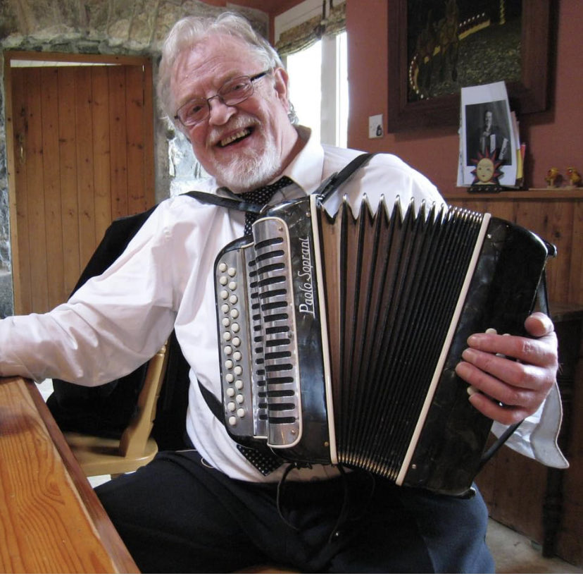 MHayesmusic's tweet photo. The great Tony McMahon has passed away. For me he will always be one of the truly great musicians of all time. He encouraged and inspired me from a very young age. Traditional Irish music has lost a giant figure. RIP Tony. https://t.co/z5T5ln4uvN