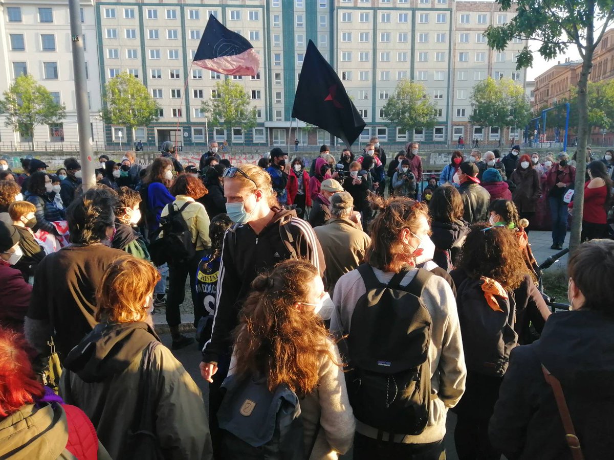 CNI_Mexico's tweet photo. Actividades de la delegación del CNI-CIG y FPDTA-MPT.
Multitudinaria manifestación en Berlín contra el Tren mal llamado Maya, en las calles de la ciudad y finalizando frente a la sede de la empresa Alemana Deutsche Bahn quien participa en construcción de este mega proyecto. https://t.co/8CmKie1naT