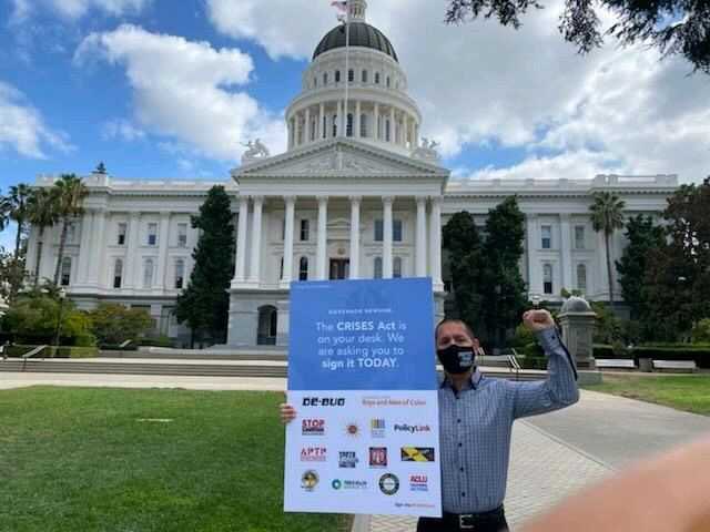 AllianceforBMOC's tweet photo. J. from @CURYJ went to drop off these to the @CAgovernor @GavinNewsom + a petition with over 500 signatures of organizations and individuals in support of #CRISESAct #AB811. 🔥✊ https://t.co/d4wGtBFDw8