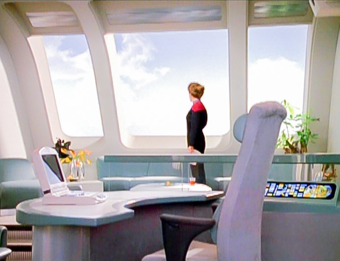 Manalyzer131's tweet image. Name a favorite #startrek episode that starts with the first letter of your name.