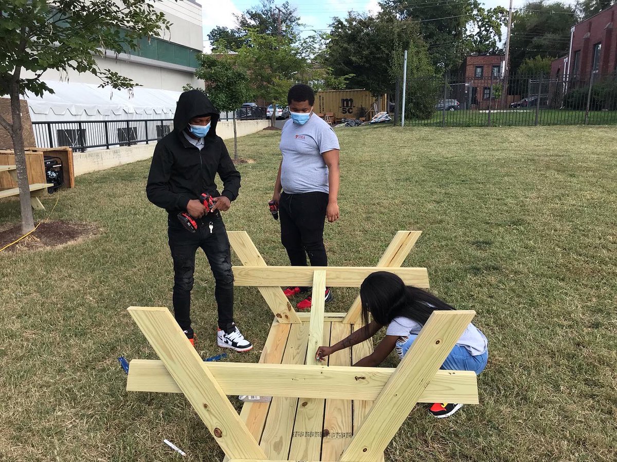 IDEA_PCS's tweet photo. These finished tables will be used for our outdoor lunches and they are perfect! 🙌🏾🎉

Take a look at our carpentry students’ process - from beginning to end. 👷🏾‍♀️🗜🤷🏾‍♀️🪚🔩🚜

Amazing! 🙌🏾

#carpentry #cte #highschool #construction #ward7 #deanwood #lunch https://t.co/XZ02WHpTve