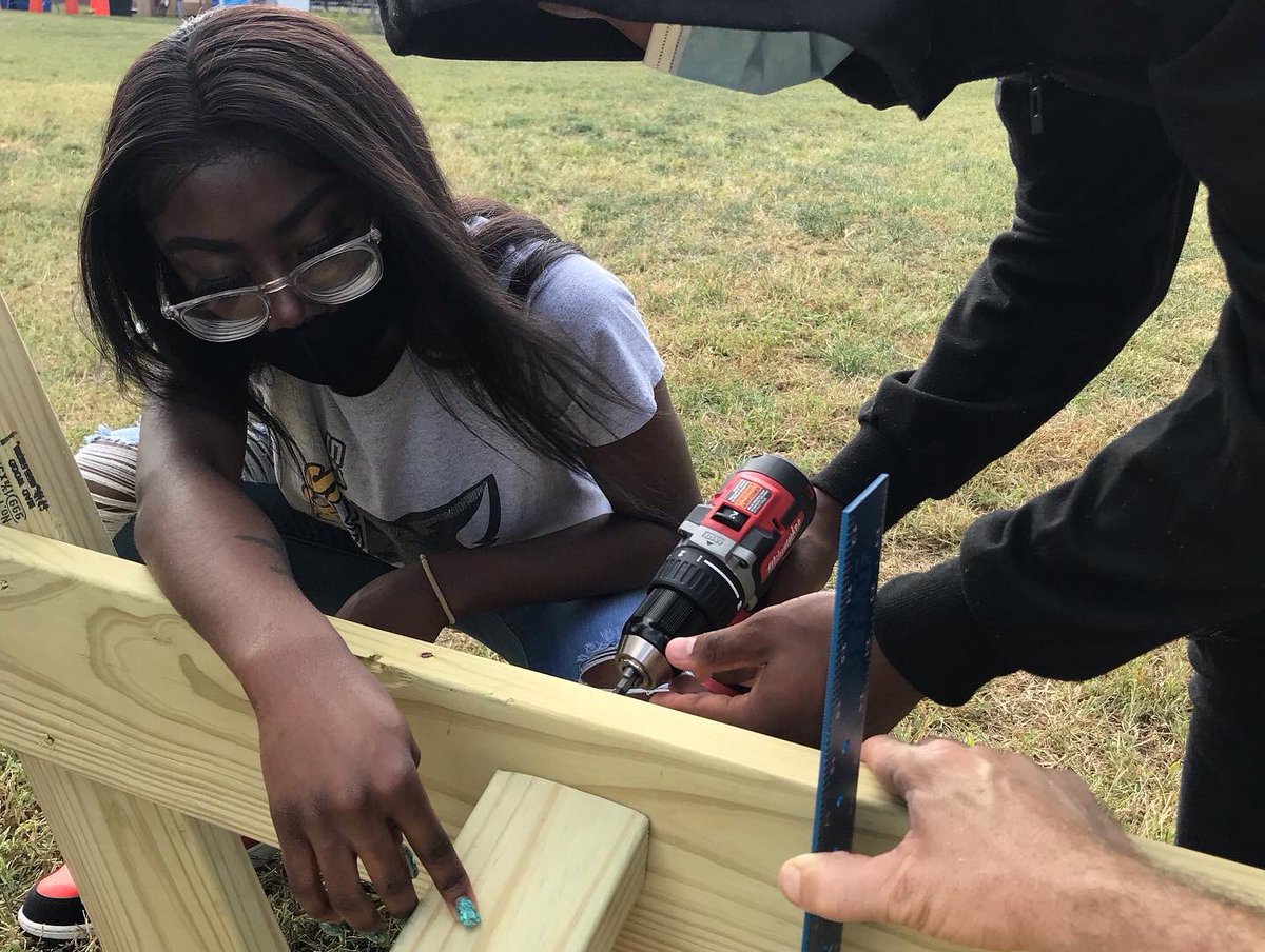 IDEA_PCS's tweet photo. These finished tables will be used for our outdoor lunches and they are perfect! 🙌🏾🎉

Take a look at our carpentry students’ process - from beginning to end. 👷🏾‍♀️🗜🤷🏾‍♀️🪚🔩🚜

Amazing! 🙌🏾

#carpentry #cte #highschool #construction #ward7 #deanwood #lunch https://t.co/XZ02WHpTve