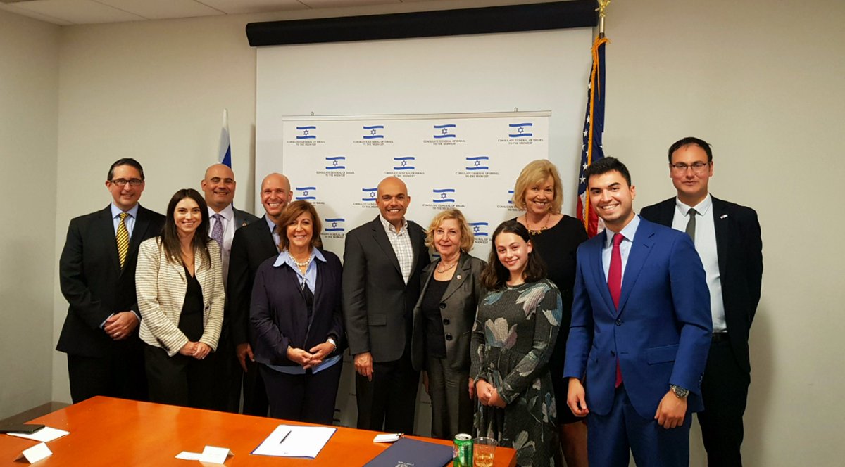 YinamCohen's tweet image. I had the pleasure of meeting yesterday with the Illinois&apos; General Assembly Jewish Caucus members. 
Thank you for your great support of the US-IL &amp;amp;  IL-IL relations! I look forward to working with you to further deepen these relations. 🇮🇱🇺🇸
Shabat Shalom!
