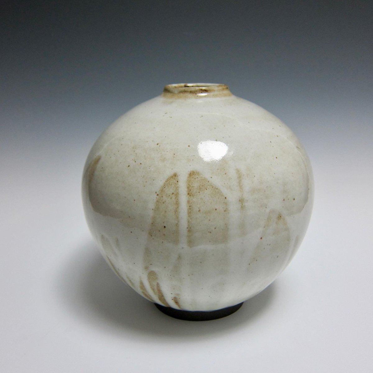 jason21fox's tweet photo. Latest piece to escape the flames. Just listed in my Etsy shop. #jasonfoxceramics
.
.
.
.
#ceramics #modernceramics #pottery #wheelthrown #fineart #interiordecor #reductionfired #madeinla #wabisabi #etsy https://t.co/gSulc4lRJr