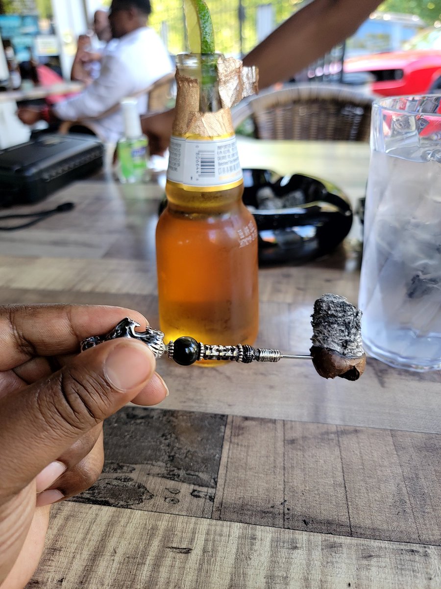 Stogie_Nerd_314's tweet photo. Down to the nub #cigarporn #cigarlife #cigarlounge #cigarsmoker #cigardagger #cigarnub https://t.co/c5IKyuVub7