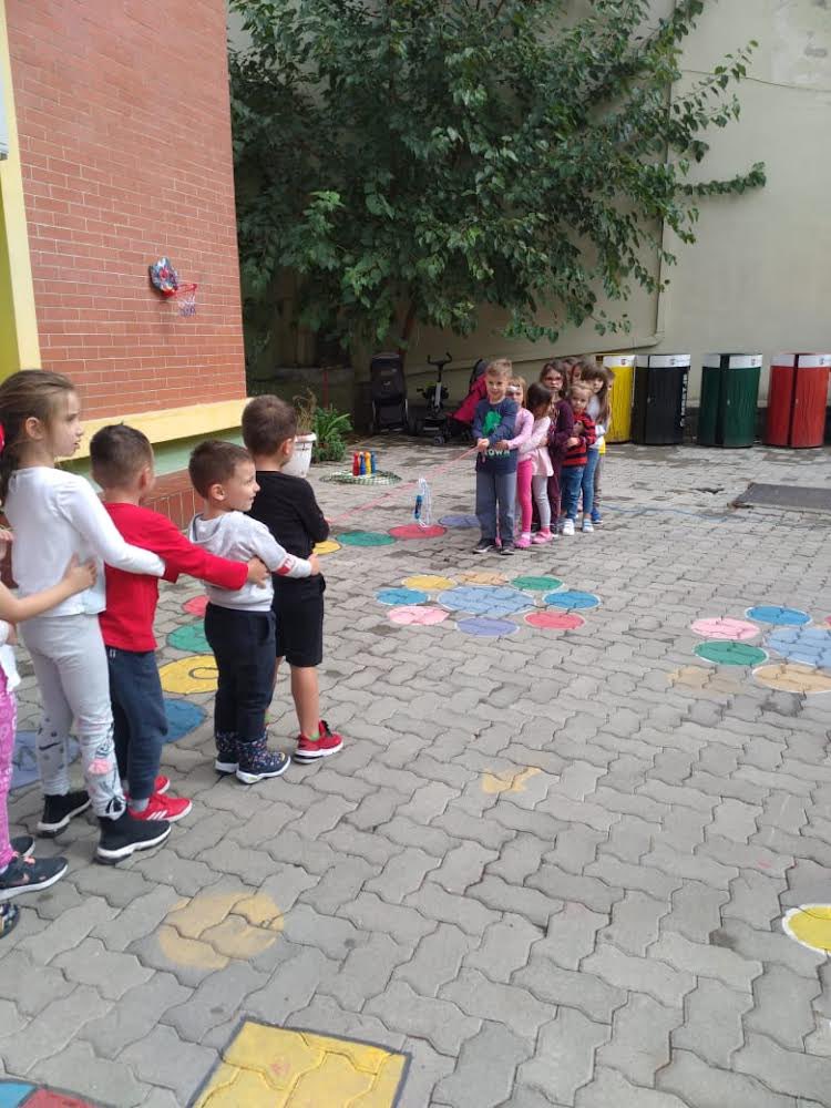 Pre-school transformed space into a MOVEment spacePerson cartwheeling get active in a different way - Kopshti 17 #essd #essd2021 #kindergardenteacher #physicaleducation #outdoors #kidsprograms #MOVEmentSpaces #schoolyear2021 #outdoorgames