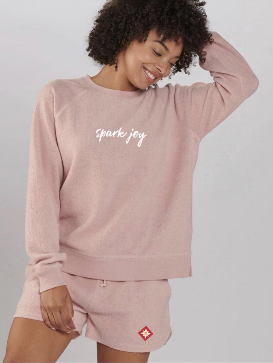 mllagreca's tweet photo. The weekend is almost here and it’s sweater weather. Time for cozy apparel. #apiamarketingsolutions #beboundless #elevateyourbrand #cozyapparel https://t.co/Ae4d2PFekG