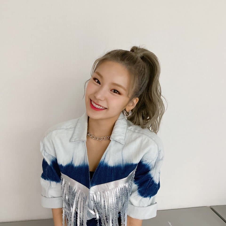 ITSHOOTW's tweet photo. ⩇⩇ 𝗮ll 𝗶n 𝘂s ¡! 𝗶t❜𝘀hoot › 🪄 ⨾ 𝕖vent Ꮺ #ColoringWithOMG ◜,◞ #OHMYMALI
𝘒𝘠𝘜𝘔𝘐🐩; puse bien mis patitas porque hoy iba a salir más de lo habitual, empezando con suerte ya que veré a @WEOMGNOSIS esperemos les vaya bien en su #OhMyGnosisCB https://t.co/O76jWELVYq