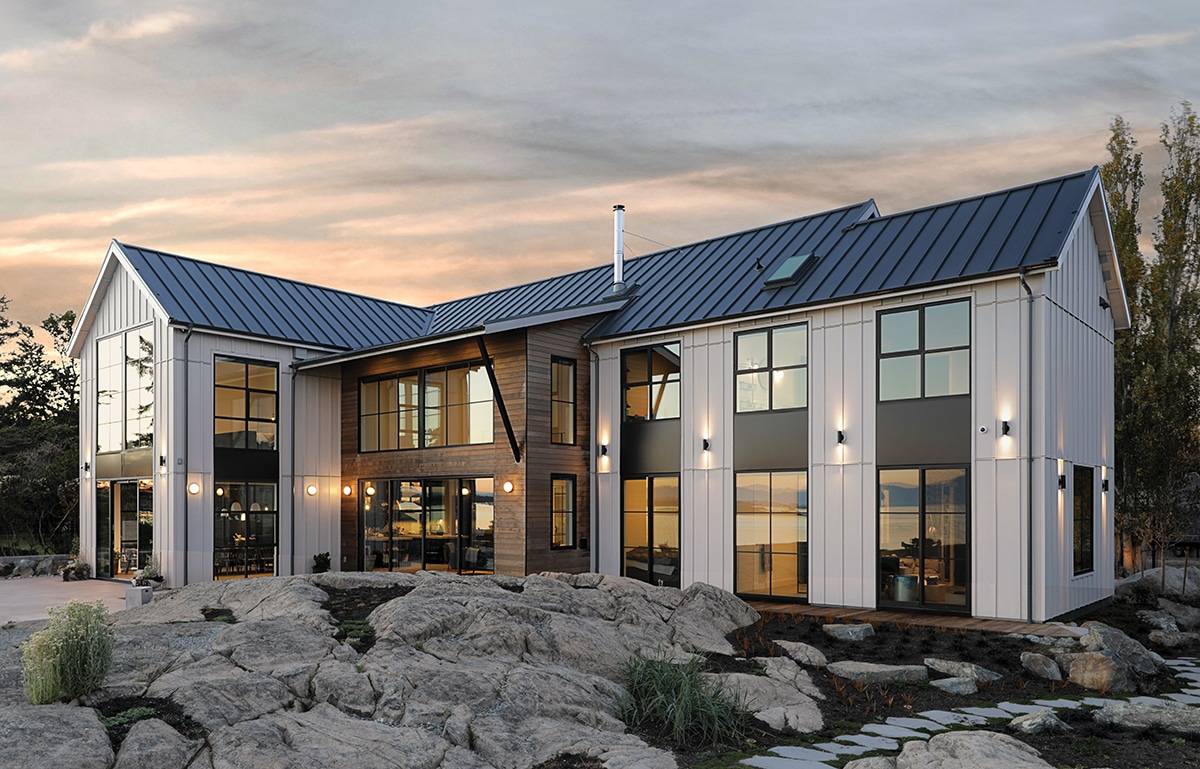 An eagle-eyed viewer tells us @ryanhoytdesigns' award-winning project The Lighthouse was featured in the Netflix series MAID. Take a tour of the home that was included in our Top Room Designs of 2019: loom.ly/gFHgr8c

 📷: Tony Colangelo