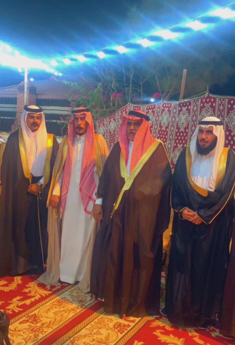 Jouhani33's tweet photo. تهانينا القلبية للشيخ عايد بن صياح بن غنيم المرواني الجهني بمناسبة زواج ابنه
" الشيخ عمّيد بن عايد " ونقول له كما قال رسولنا الكريم  ﷺ اللهم بارك لهما وبارك عليهما واجمع بينهما بخير " والف الف مبروووك داعين الله لهم التوفيق والسعاده والصلاح 💐 https://t.co/duFBVAKqUt
