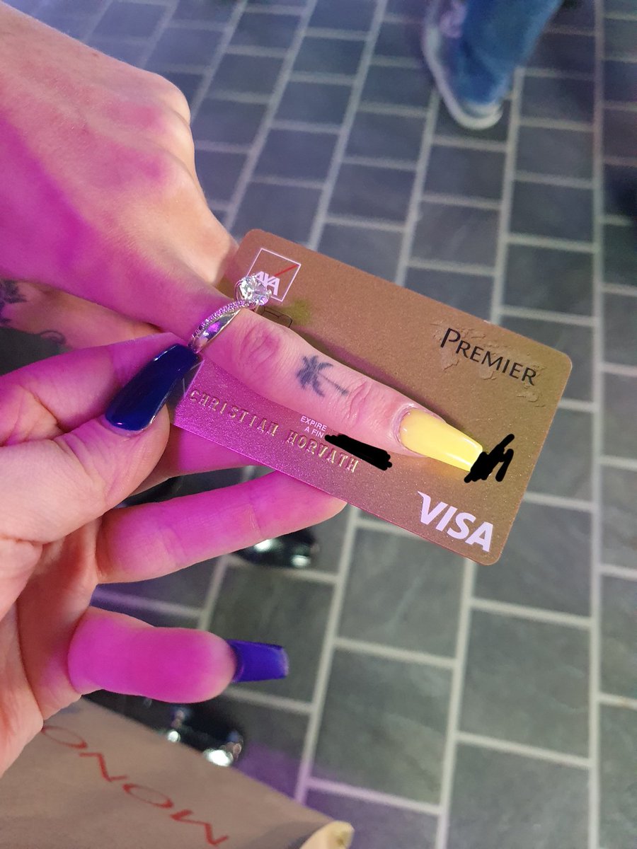 crueljenn's tweet image. J'ai trouvé une carte au nom de Christian Horvath à Paris vers 22h, en face de la tête dans les nuages et le métro Richelieu-Drouot, merci de rt et me dm si vous connaissez la personne (avec preuve)