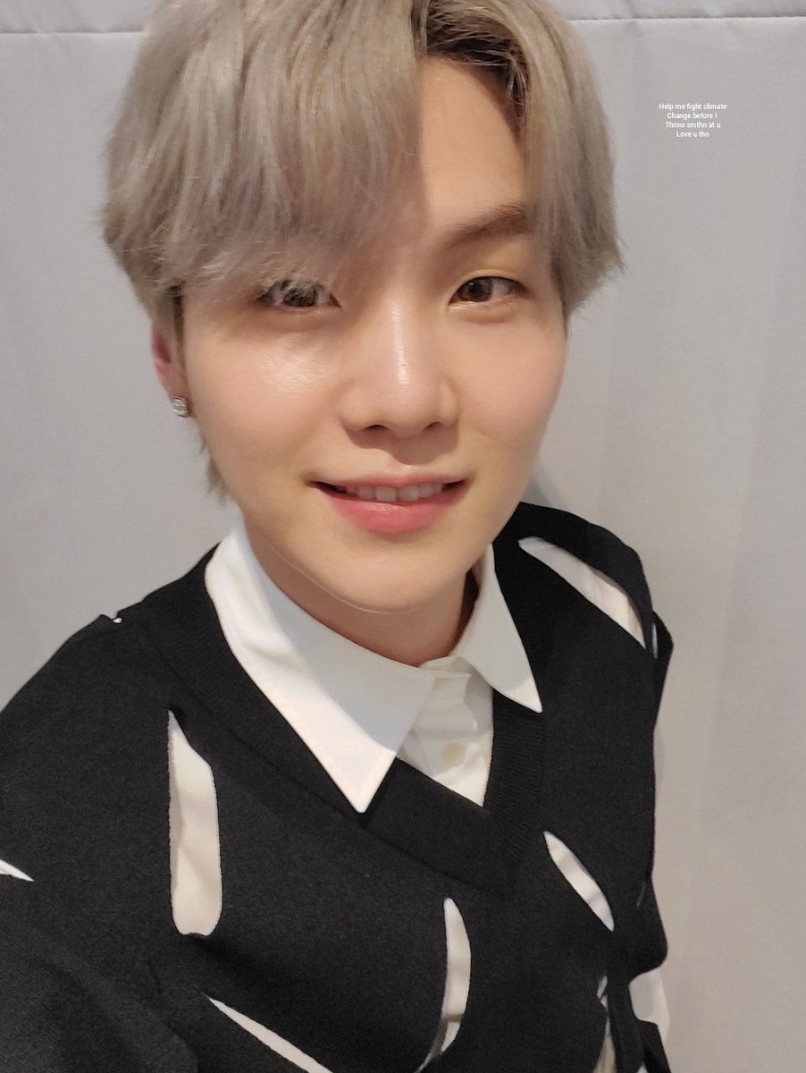 ArmywithEarth's tweet photo. Y'all I can't believe you missed what yoongi had on his mind in his selca 😩 https://t.co/P2p41XN2yb