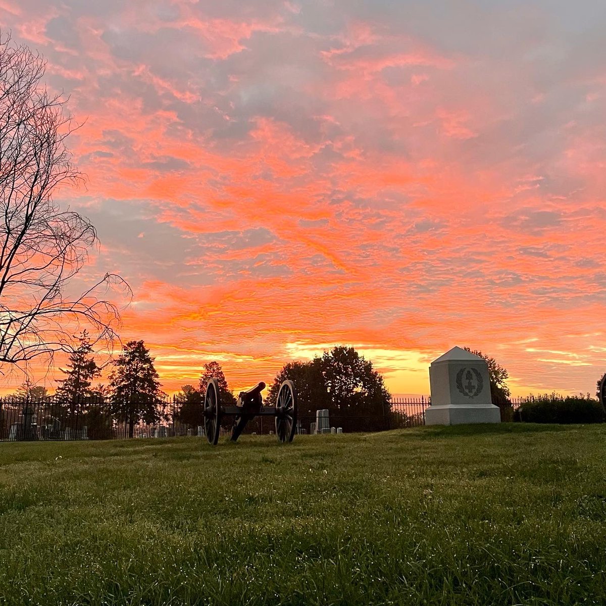 chadjefferds's tweet photo. First sunrise of this Gettysburg trip set the bar pretty high https://t.co/OxNhpE2NhS