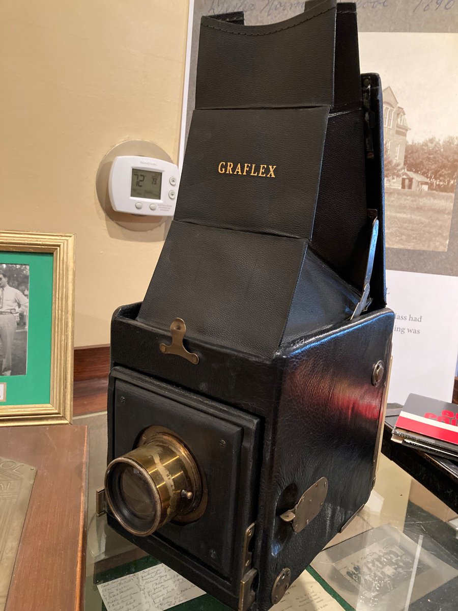 JoyNealKidney's tweet photo. CAMERA CONNECTED WITH THE 1933 DEXFIELD PARK SHOOTOUT WITH THE BARROW GANG (AKA BONNIE AND CLYDE)
NOW OWNED BY THE DEXTER MUSEUM
The Dexter Museum is open Sunday afternoons from 1:00-3:00.
#bonnieandclyde #barrowgang #dexfieldparkshootout #dexteriowa #dextermuseum https://t.co/Nymyhq4zat