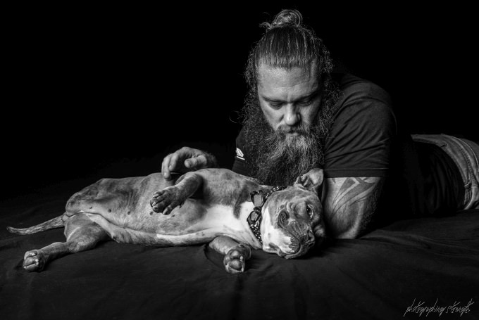 Jim y Amora: Cómo un perro de tres patas salvó a un veterano suicida ... iheartdogs.com/jim-and-amora-…