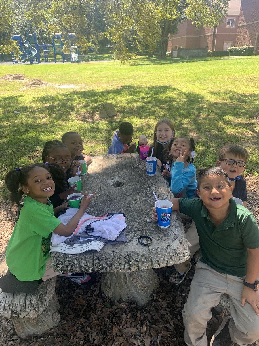 House Selection Day and Kona Ice! Today was the best day ever in kindergarten! <a href="/DicksonTigers/">E.R. Dickson Tigers</a> @PrincipalERD