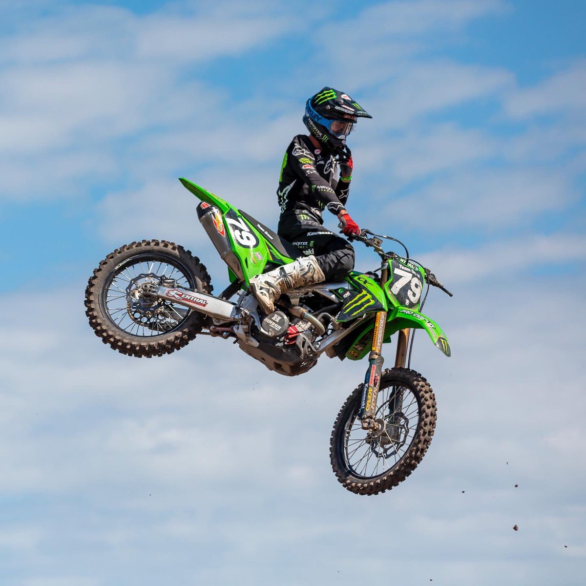 We’re excited to see <a href="/elhombre_21/">Jason Anderson</a> in the saddle for <a href="/RaceKawasaki/">Kawasaki Racing</a> and longtime #TeamGreen rider <a href="/jettreynolds79/">Jett Reynolds</a> making the step up to the pro ranks for <a href="/PCraceteam/">Pro Circuit RaceTeam</a>. 💪🏻
#Kawasaki #KX450SR #KX250 #RaceKX  #2022season