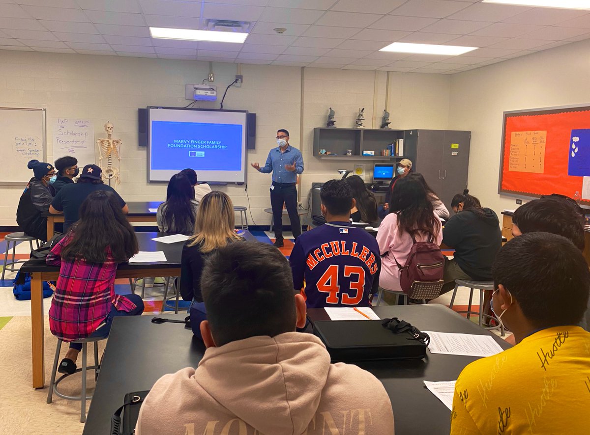 HISDCTEadvisors's tweet photo. Wrapping up our advising presentations/sessions and ending this week strong! @MfffScholarship and @HISDCTE Career Readiness Workshops are making way into every @HISDHighSchools. Request an advisor to present on your campus by visiting our website in our bio. #CCMR https://t.co/mlZaqHPInA