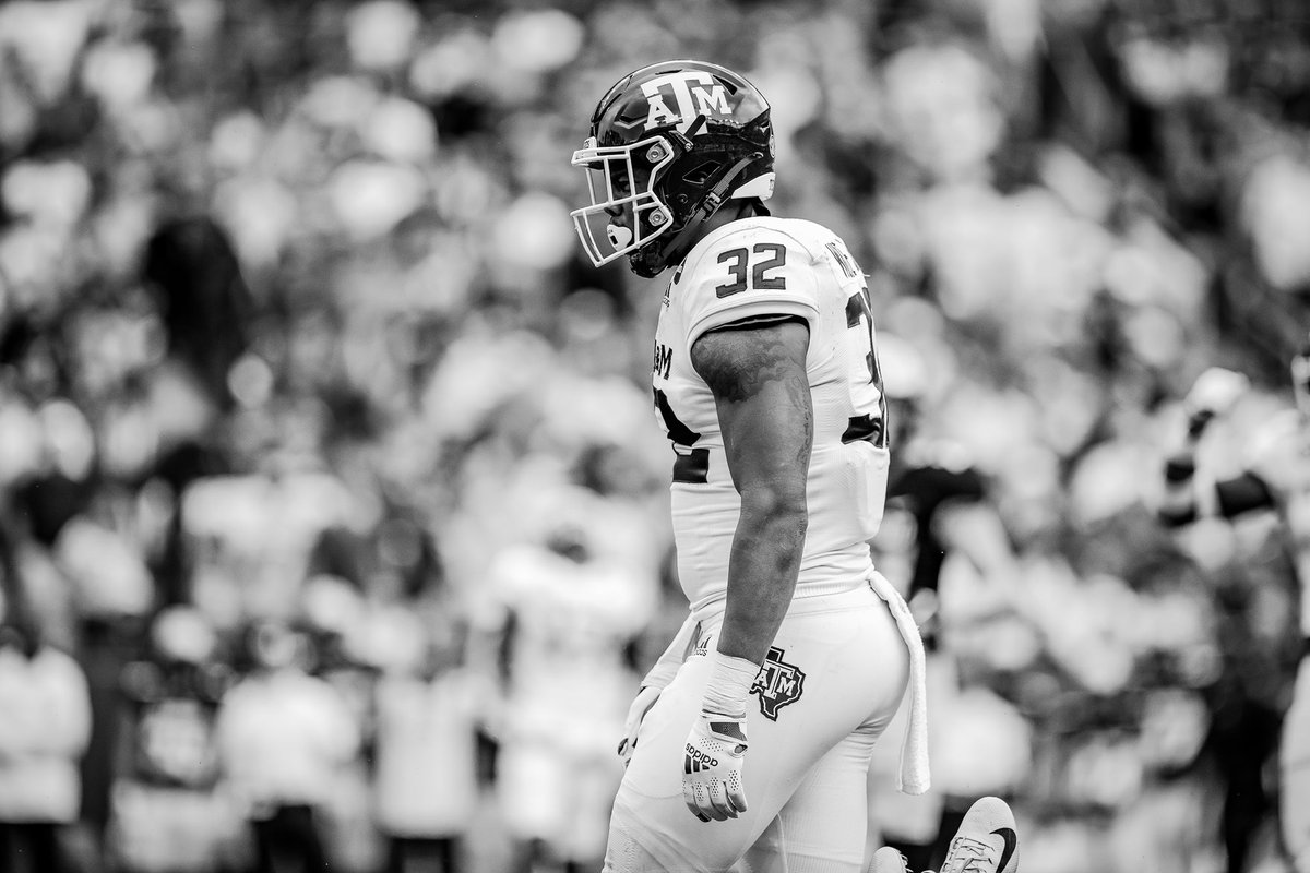 Big_Dre32's tweet photo. Deep in that water https://t.co/KtpVgy2Eev