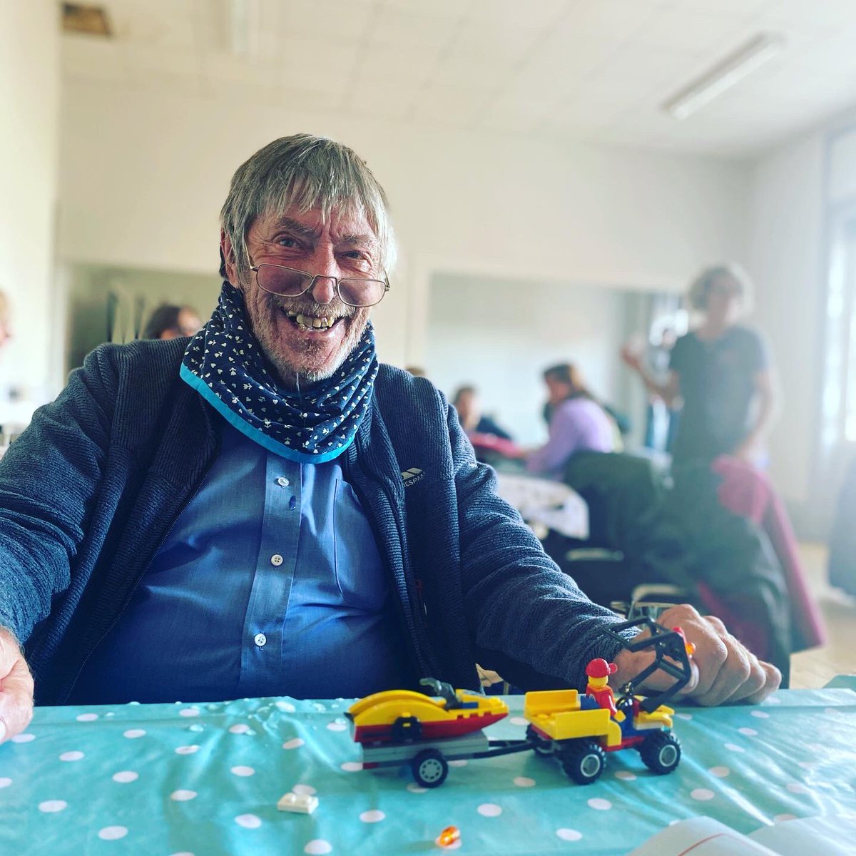 LivingAphasia's tweet photo. Looking for a fun activity that provides #cognitive stimulation and #laughter? 

Try ‘Lego therapy’, Using #Lego can teach an individual important cognitive skills, as well as providing a #fun and #memorable experience!

Look at the #smile on both their faces! ❤️ What #aphasia? https://t.co/reoV4Kz19O