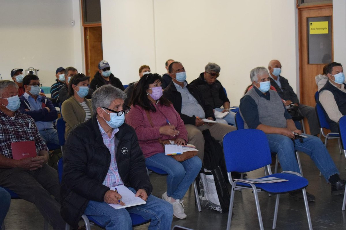 PROMMRA's tweet photo. Estuvimos en #Salamanca e #Illapel entregando un análisis y proyecciones de la situación hídrica de las cuencas de los ríos #Chalinga, #Choapa e #Illapel 💧 ¡Aquí algunas imágenes de los dos seminarios realizados! 🤓✌️@userena @CienciasULS @jvriochoapa @aminerals https://t.co/cwlsfhAmBn