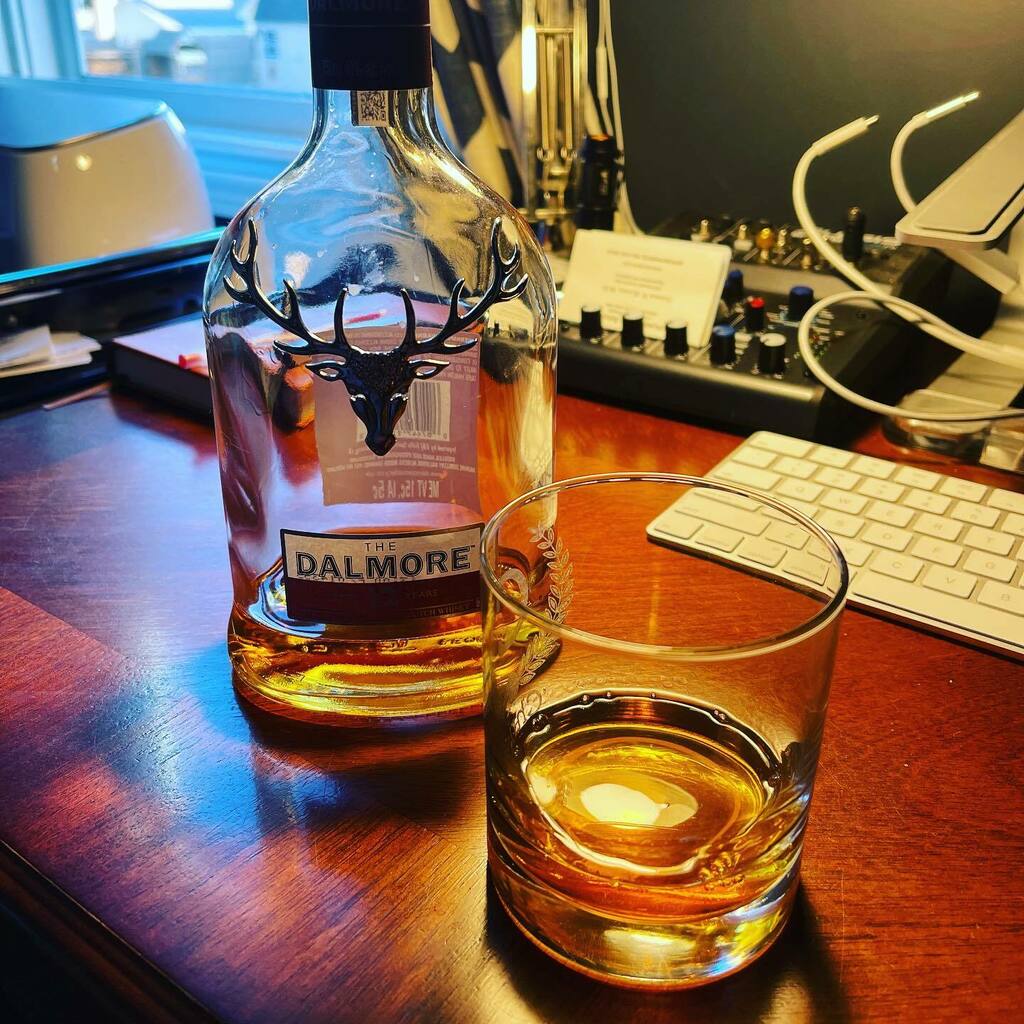 MDMondays's tweet photo. It’s 5 on a Friday. What are you drinking? For me it’s a Dalmore 12
#friday #fridaynight #5oclocksomewhere #5 #scotch #whisky #dram #start https://t.co/0A484lPZOM https://t.co/gqEoGpDttr