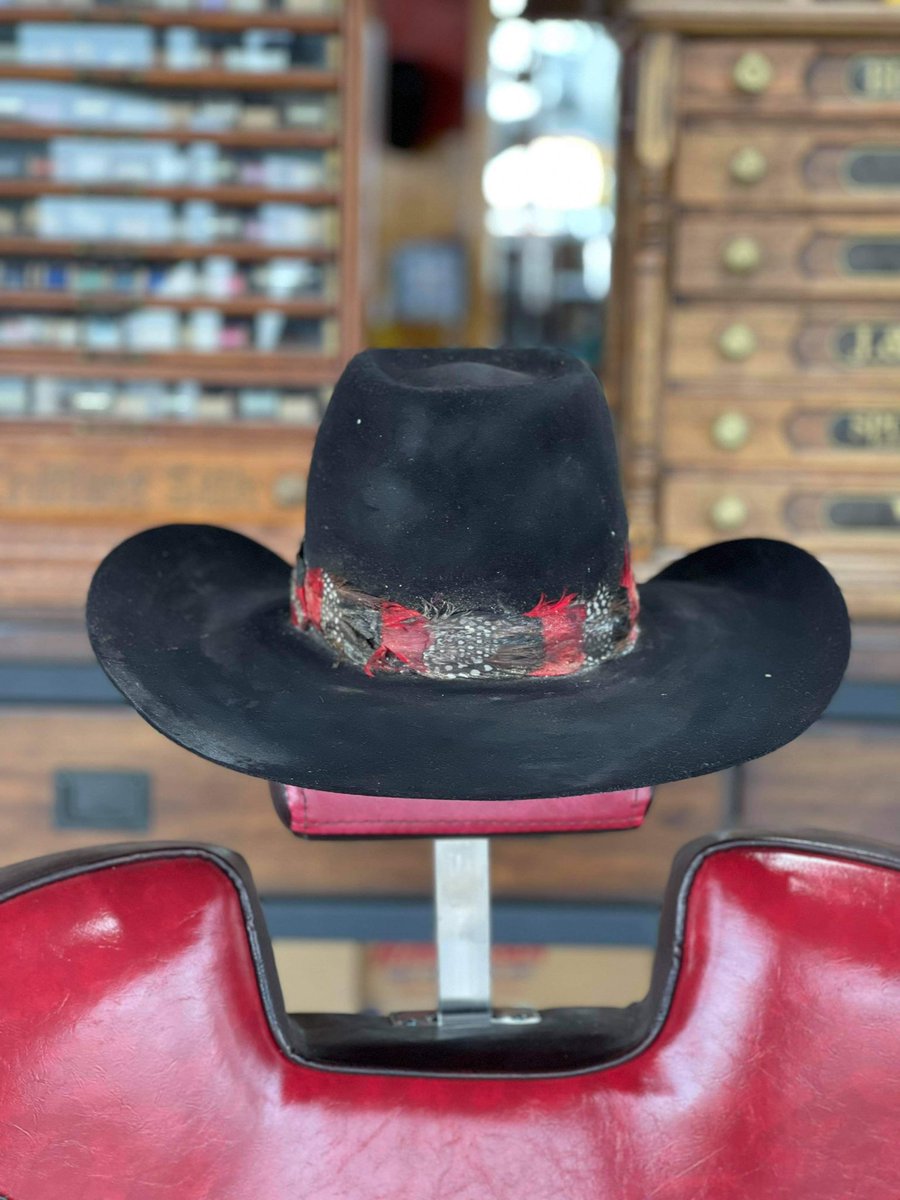 REMASCULATE's tweet photo. Check out the new hat @HamblenHats is making for me!  So perfect!   Look at the snakeskin mudflap girl on the band!   Awesomeness!   If you need a one of a kind hat hit him up!   @HamblenHats https://t.co/6oKDgLtgBz