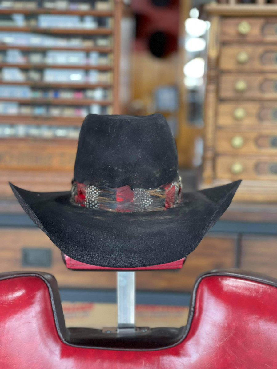 REMASCULATE's tweet photo. Check out the new hat @HamblenHats is making for me!  So perfect!   Look at the snakeskin mudflap girl on the band!   Awesomeness!   If you need a one of a kind hat hit him up!   @HamblenHats https://t.co/6oKDgLtgBz