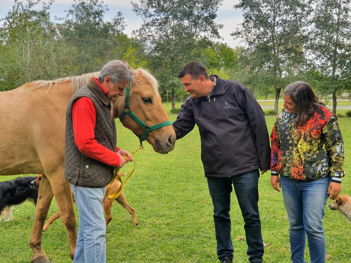 ArielArchanco's tweet photo. Estuvimos en #ArturoSegui visitando CEDICA, el Centro de Equitación Para Personas con Discapacidad y Carenciadas de nuestra ciudad, donde nos recibió su Director Ejecutivo Alejandro Zengotita 🐎👏🏾
Conversamos sobre el gran trabajo que hacen por #LaPlata en materia de inclusión👩🏽‍🏫 https://t.co/70NUIjw5mg