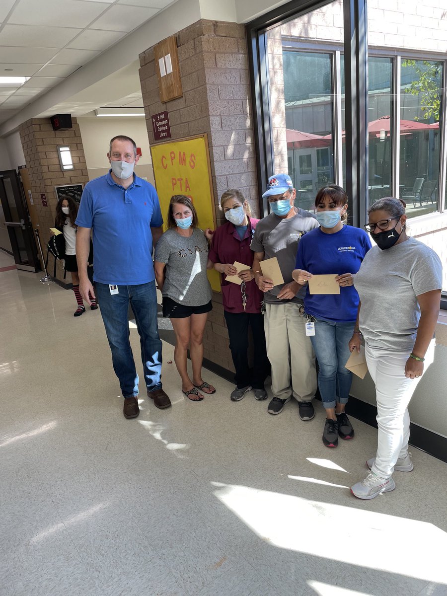DrMorganLISD's tweet photo. We were able to show our appreciation  as a community today for our amazing custodians.  Thank you to our parent Ms. Carey for organizing a generous donation for these superstars! https://t.co/CIXYs8rzMi