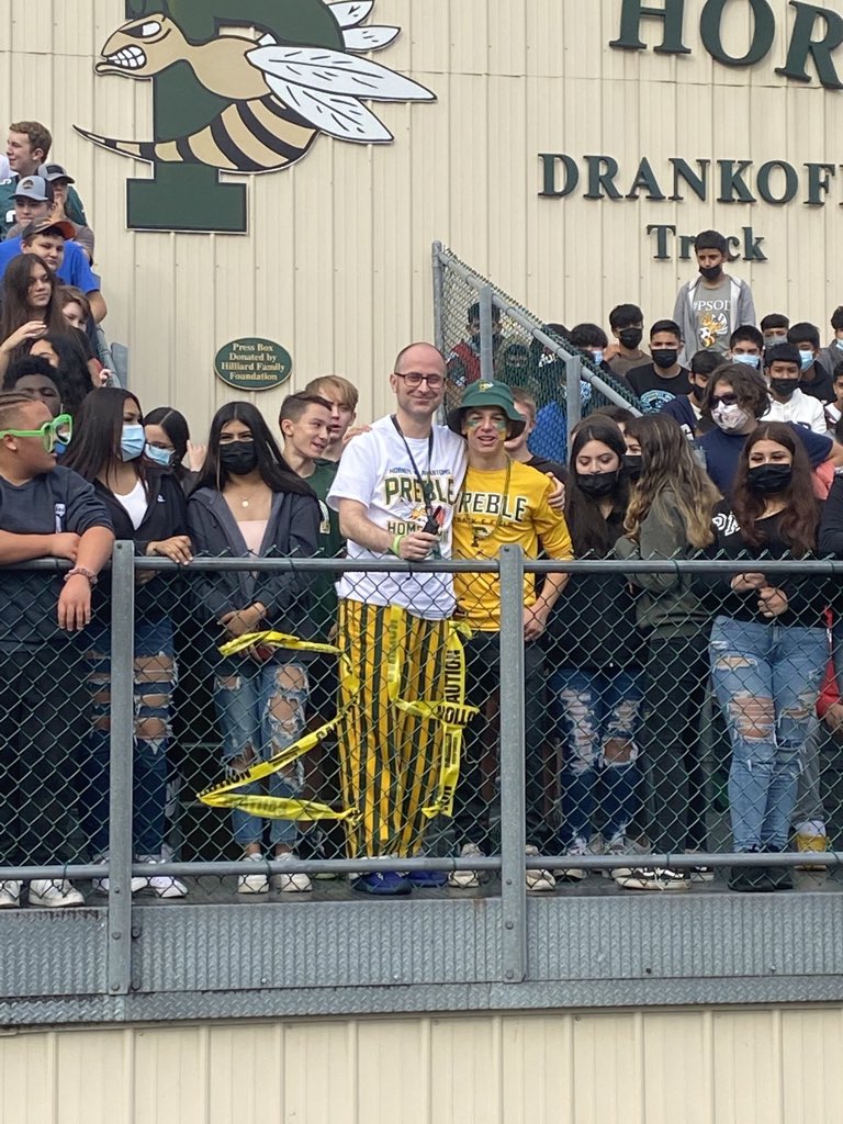 RowellNat's tweet photo. Happy 40th Birthday, Mr. Whitfield.  #HornetPride 🐝💛💚@GBPreble @greenbayschools https://t.co/tlQv71DAJp