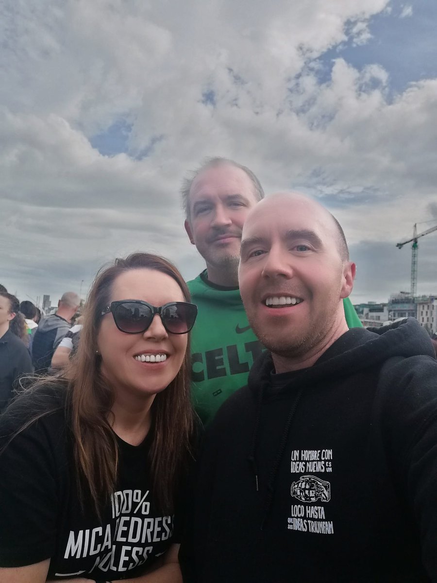 My brothers <a href="/pwalshmayo/">padraic walsh💙💛</a>  &amp; Larry took a day off work today they don't have Pyrite but supporting their Sister who has ❤️❤️ #MicaFamilies #MicaProtest #micaredress <a href="/MayoPyrite/">Mayo Pyrite</a> <a href="/PaddyDiver4/">Paddy's Powerful Bottle</a> <a href="/shea_pye/">louise pye</a>