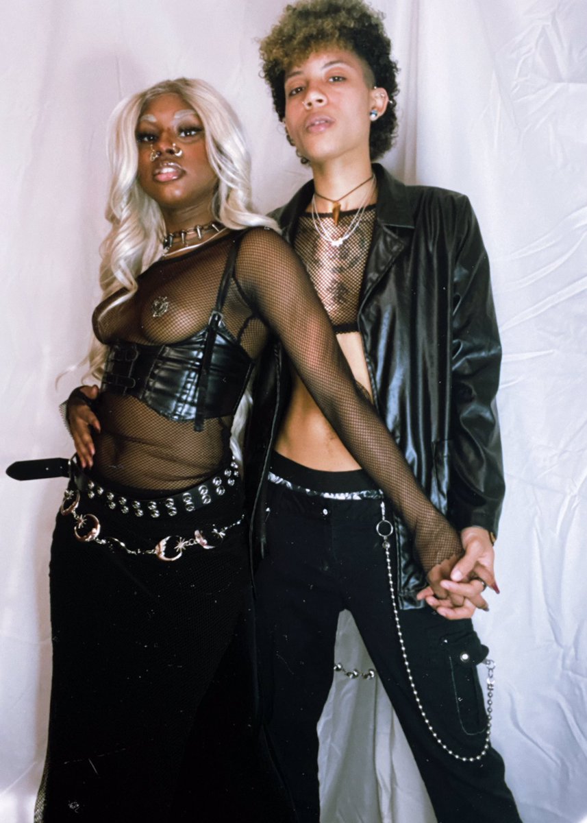 slicknarii's tweet photo. can you handle it🦇✨ https://t.co/LocNLTdVk6