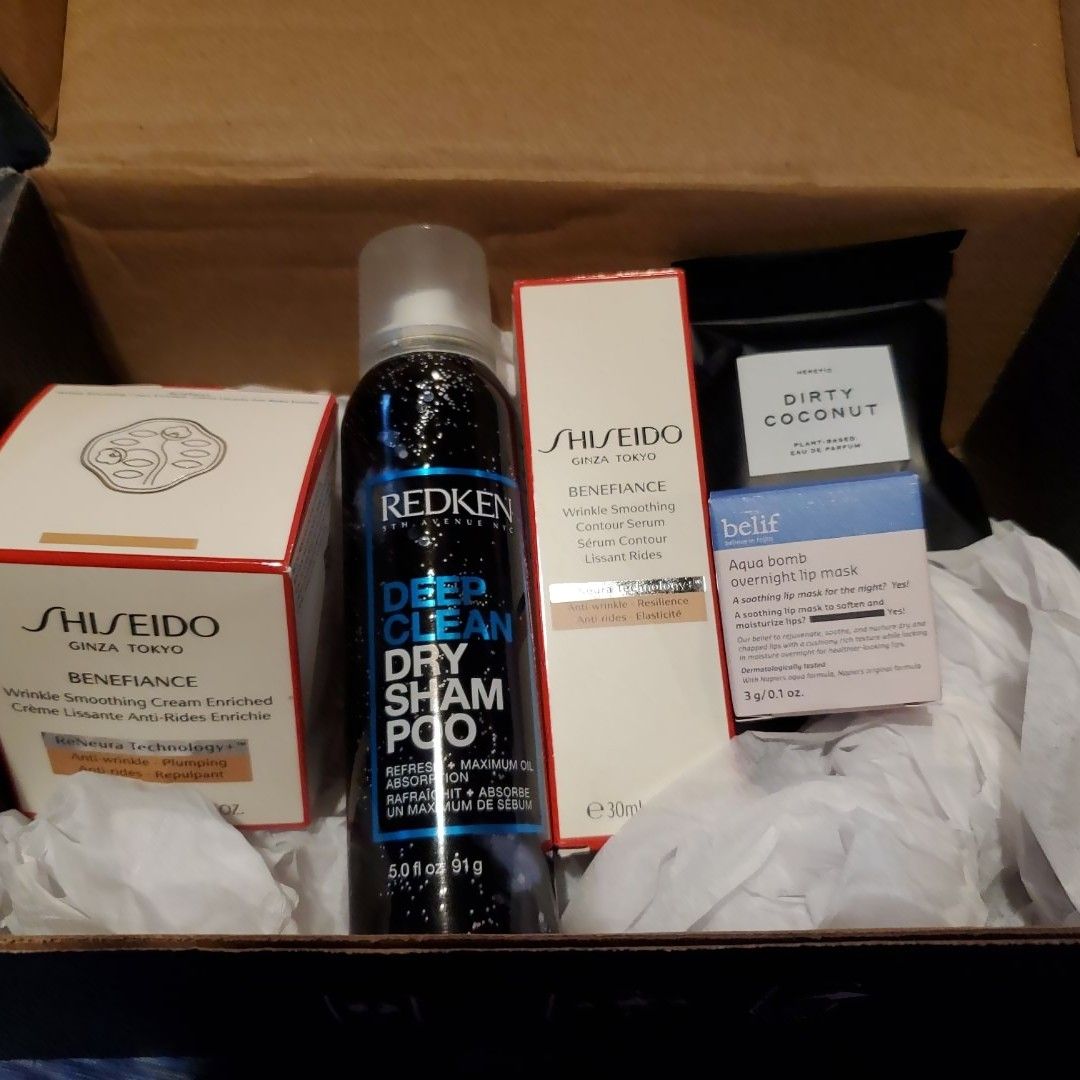 minimnm82's tweet photo. #fallfavesVoxBox #ShiseidoRetinolserum #Shiseidosmoothingcream #redkendryshampoo #hereticparfum #dirtycoconut #belifaquabomblipscrub I'm so excited for my new voxbox! https://t.co/OoPQqwHAjG https://t.co/t4WyCP31Dn