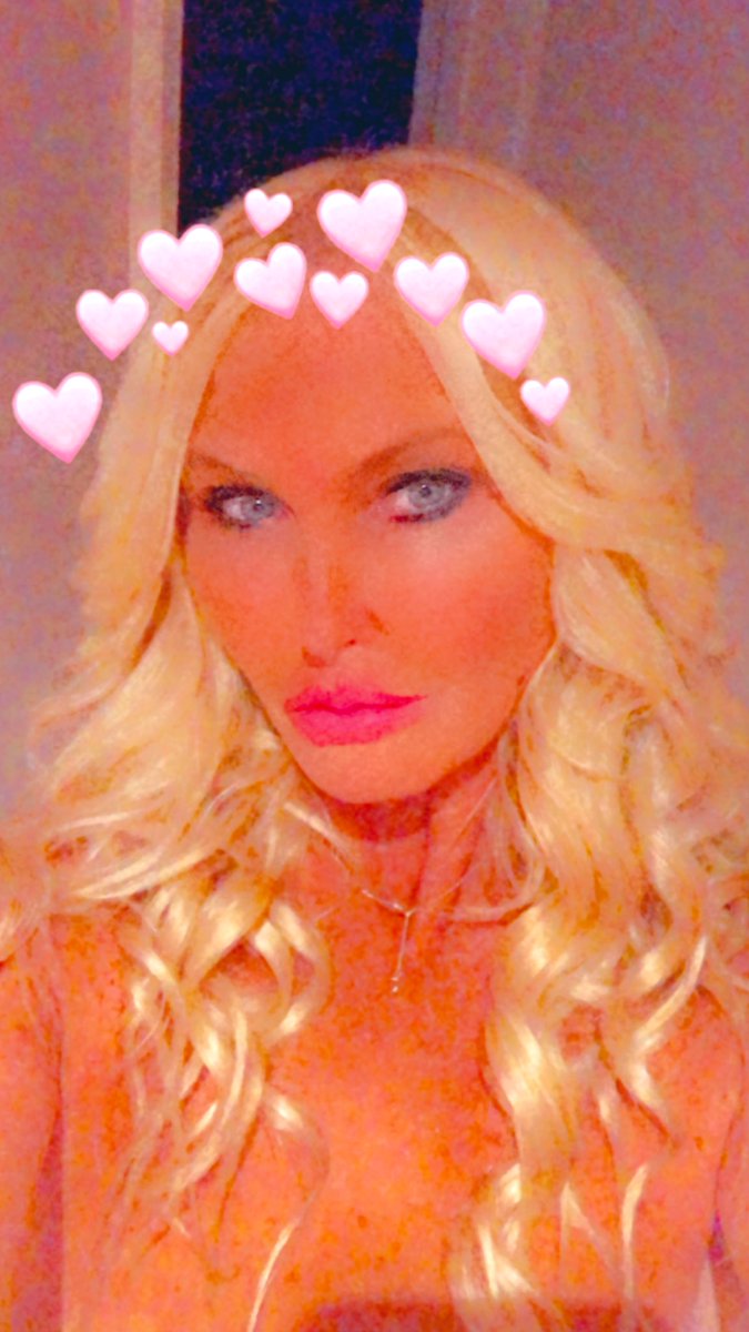 debbschanz's tweet photo. Another late 1 home. Sick of work now+poor mums ongoing hospital appointments, even had to get my hair done Late as can never get in the bloody salon ❤️❤️Thanku Nikki. I luv it. Your a ⭐️FUK IT time #runaroundlikeatwat #solate #tired #whatfilter #mybad #sendwine https://t.co/GlLGMfS6I2