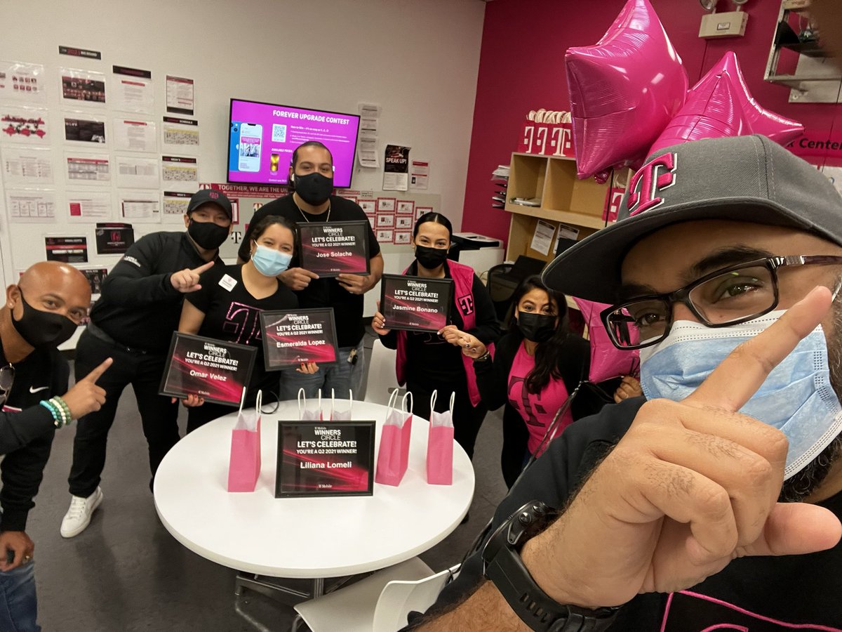 Philly2Chicago's tweet photo. The tour continues… holy smokes 5 Winners Circle Winners from Brickyard!! @ealva0223 @_JasBonano Omar Solache and Lilli!!!! #WinnersKeepScore  #MidwestMagic https://t.co/MXwafoOJIx