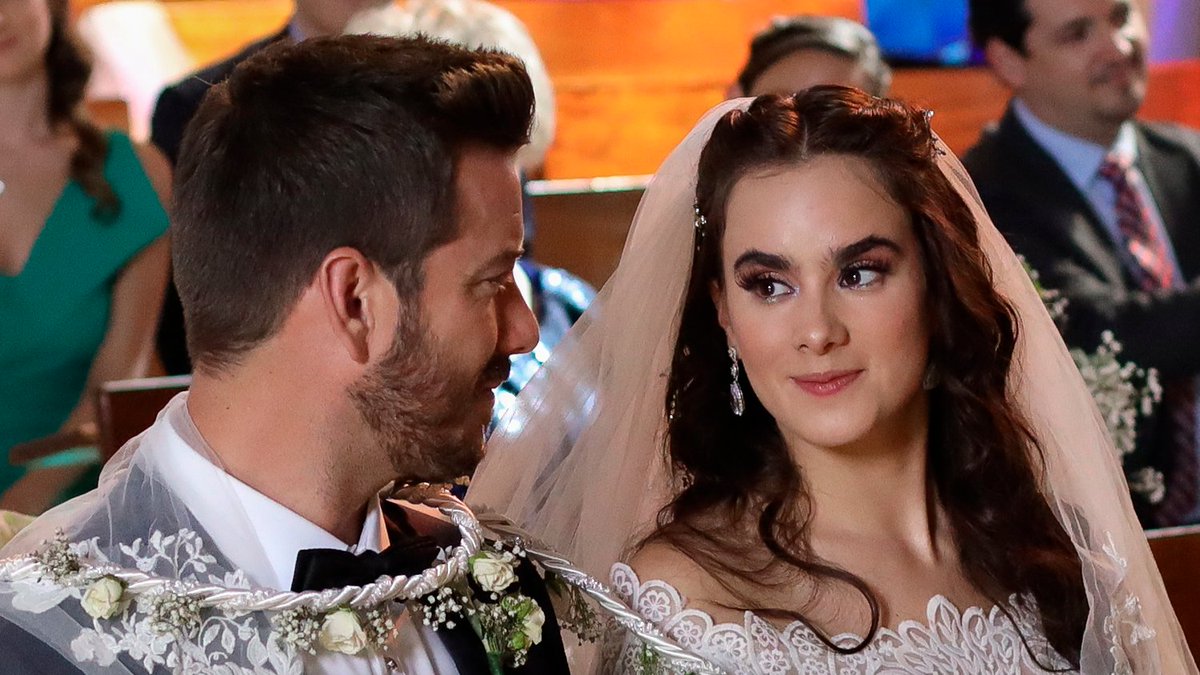 JORGEODEPINEDO's tweet photo. ¡Gran final #DiseñandoTuAmor!
#FinalDTA https://t.co/QhQvdKRJz8